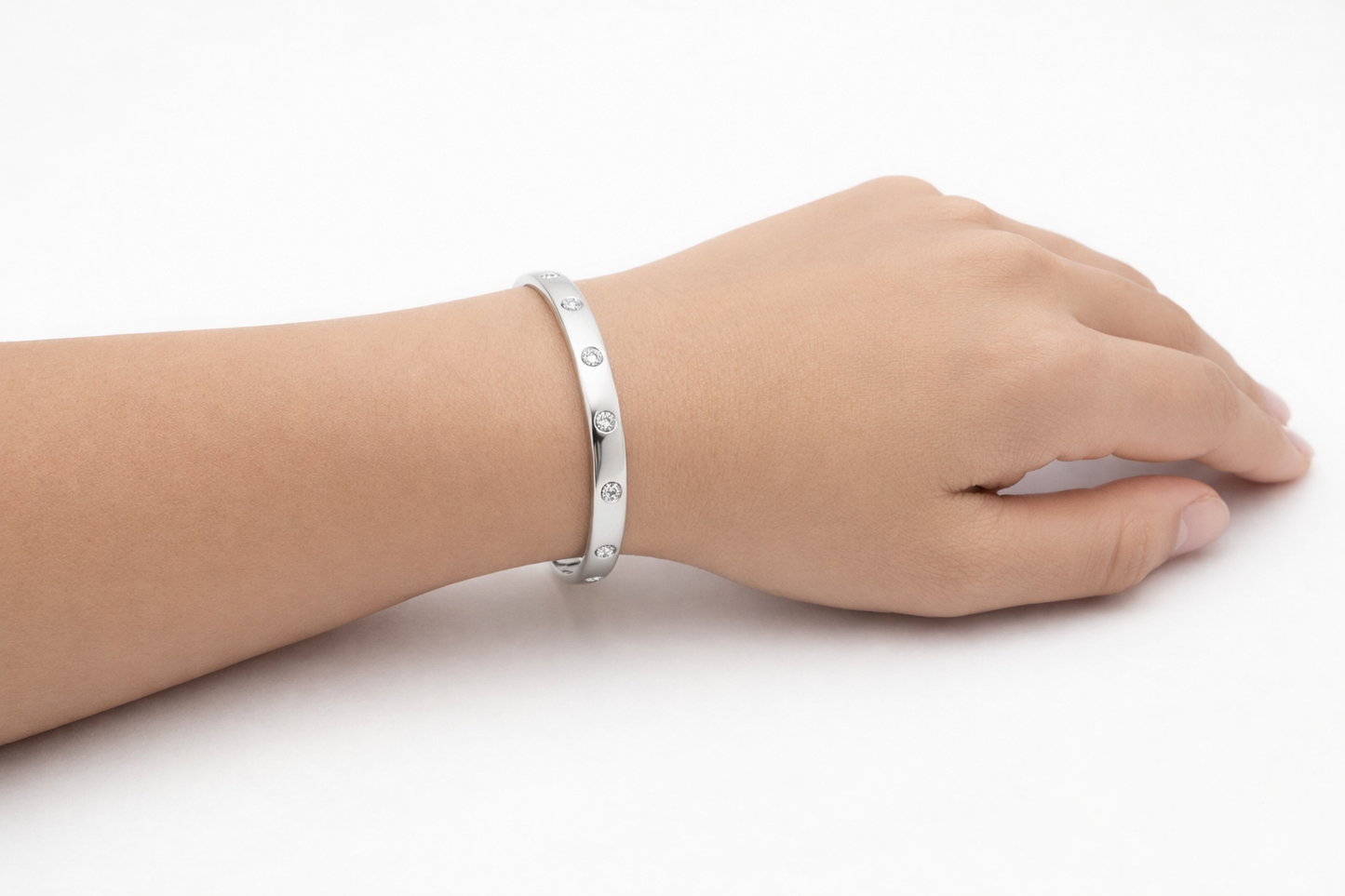 Round Bezeled Diamond Bangle