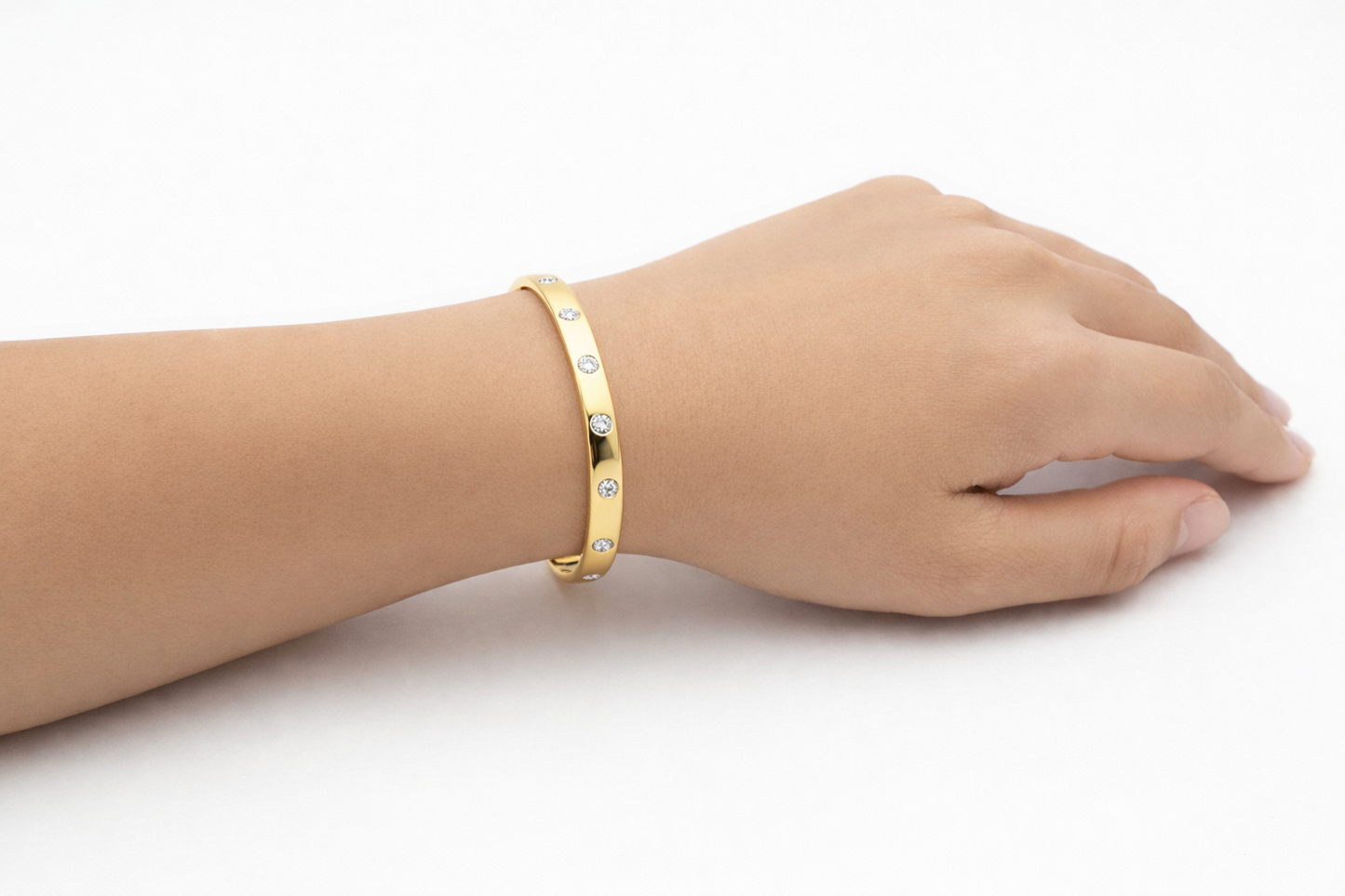 Round Bezeled Diamond Bangle