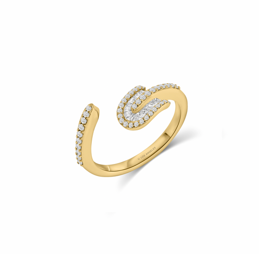 U Solo Baguette Twisted Ring